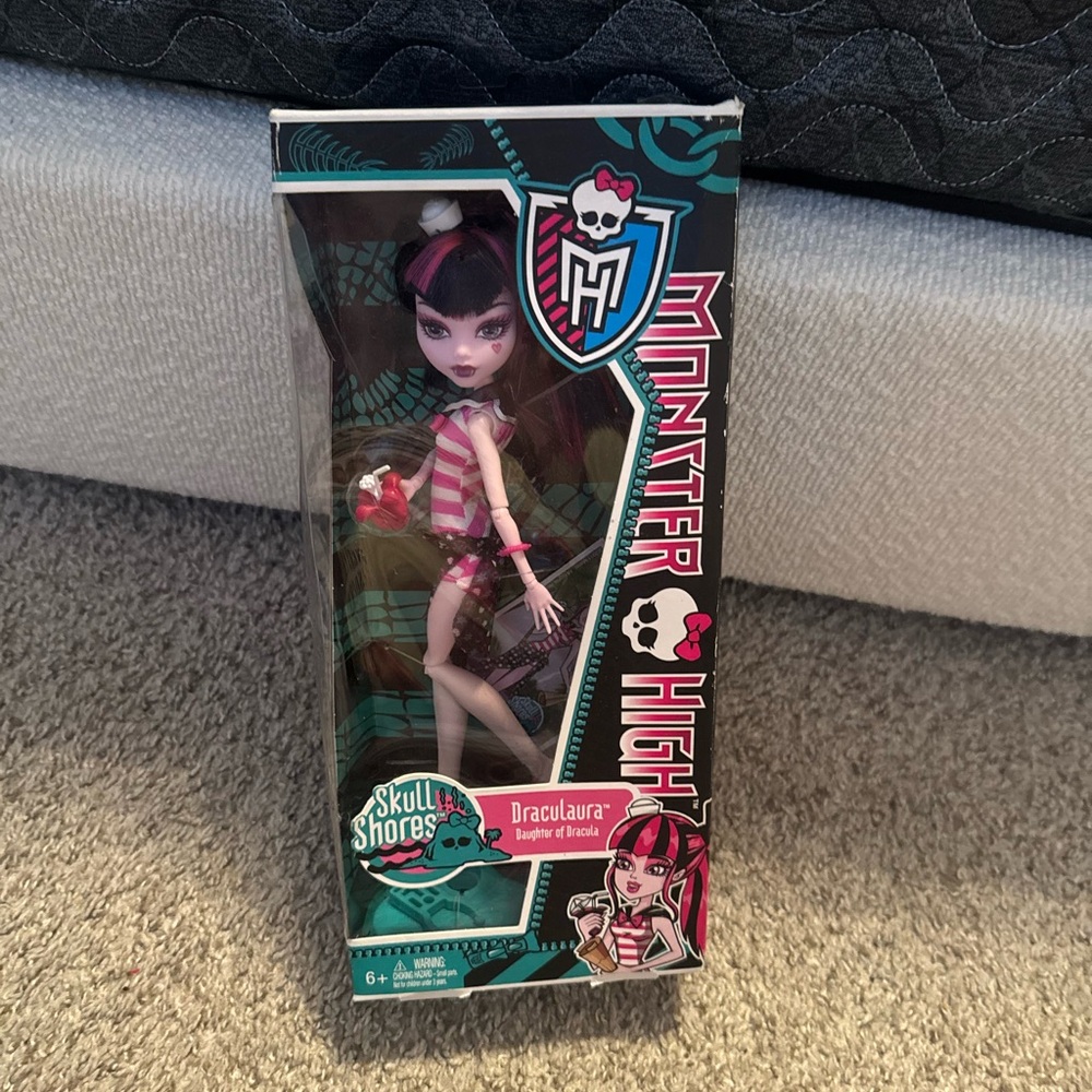 Monster High Skull Shores Doll with Pink and Black Outfit